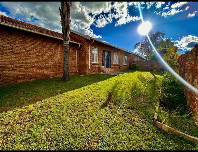 2 BEDROOM TOWNHOUSE FOR SALE IN NINAPARK